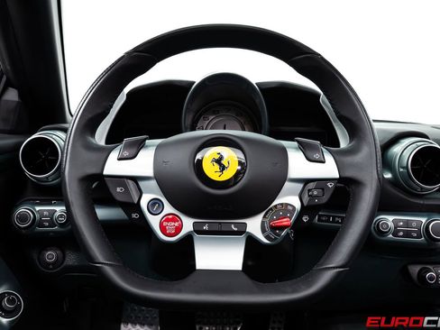 Used 2022 Ferrari 812 GTS RWD image 35