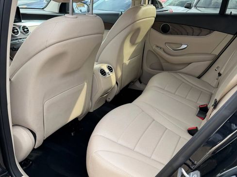 Used 2018 Mercedes-Benz GLC 300 w/ Premium Package image 10