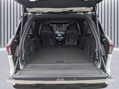 New 2026 Lincoln Navigator L Reserve w/ Jet Appearance Package AWD/4WD image 5