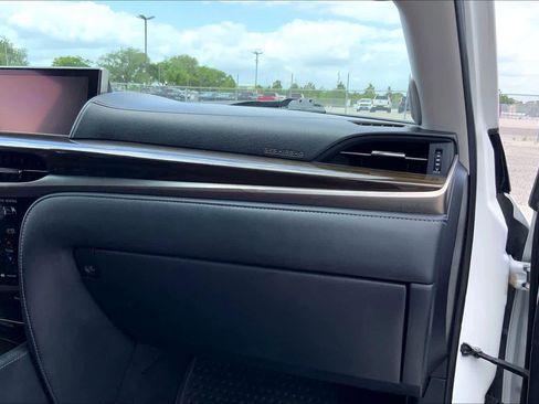 Used 2016 Lexus LX 570 4WD w/ Luxury Package image 18