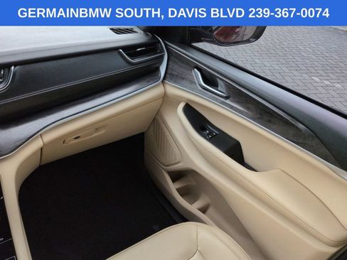 Used 2023 Jeep Grand Cherokee Limited w/ Black Appearance Package AWD/4WD image 19