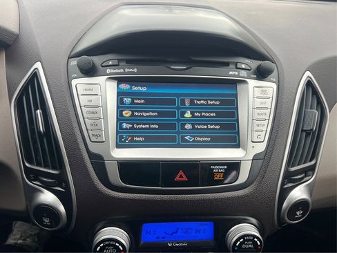 Used 2010 Hyundai Tucson Limited image 16