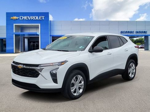 Certified 2024 Chevrolet Trax LS image 2