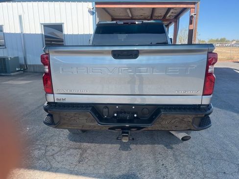 Used 2024 Chevrolet Silverado 2500 Custom w/ Custom Value Package image 5