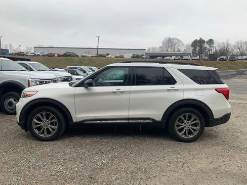 Used 2020 Ford Explorer XLT w/ Equipment Group 202A image 15