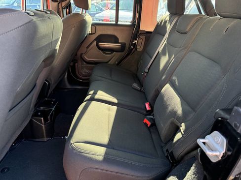 Used 2019 Jeep Wrangler Unlimited Sport S image 9