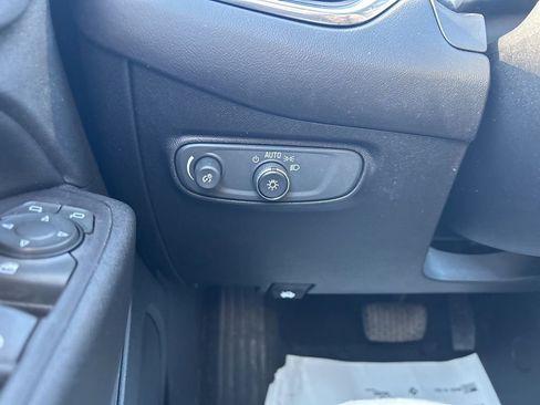 Used 2019 Chevrolet Equinox LT image 28