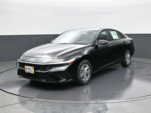 New 2026 Hyundai Elantra SE FWD image 1