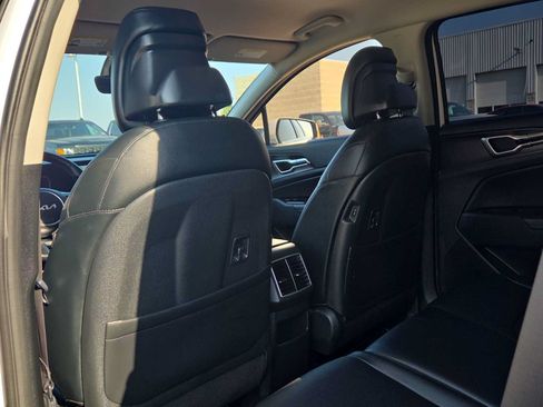 Used 2025 Kia Sportage EX FWD image 16