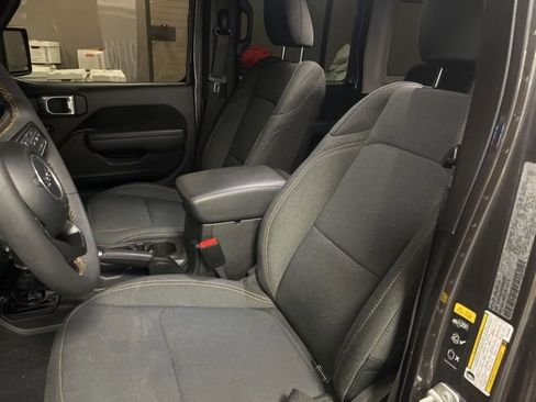 Used 2024 Jeep Wrangler Unlimited Sport image 21