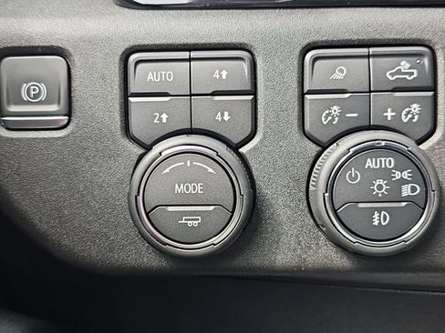 Used 2024 Chevrolet Silverado 2500 LTZ w/ LTZ Premium Package AWD/4WD image 19