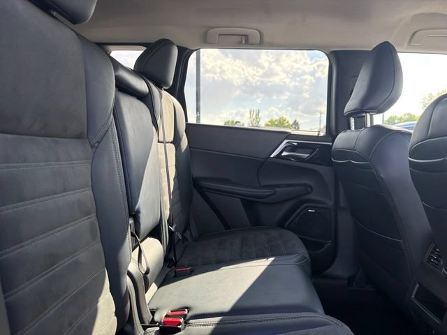 Used 2025 Mitsubishi Outlander SE AWD/4WD image 14