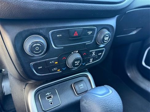 Used 2021 Jeep Compass Sport image 13