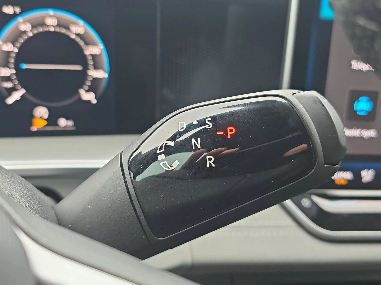 New 2026 Volkswagen Tiguan SE R-Line FWD image 15