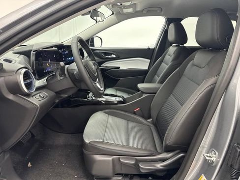 New 2026 Chevrolet Trax LT w/ Midnight Edition FWD image 23