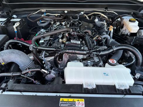 Certified 2025 Toyota Tacoma SR AWD/4WD image 10