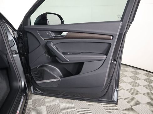 Used 2025 Audi Q5 e Premium Plus w/ Premium Plus Package image 27