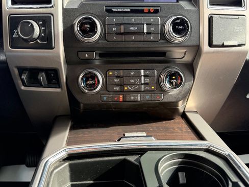 Used 2017 Ford F250 Platinum w/ Platinum Ultimate Package image 31