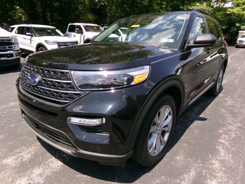Used 2023 Ford Explorer XLT w/ Equipment Group 202A AWD/4WD image 4