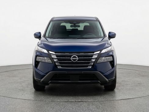 Used 2025 Nissan Rogue SV image 2