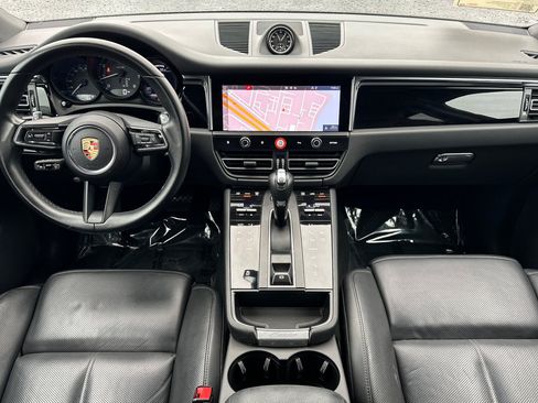Used 2024 Porsche Macan AWD/4WD image 27