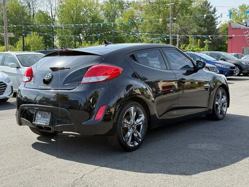 Used 2017 Hyundai Veloster Value Edition FWD image 9