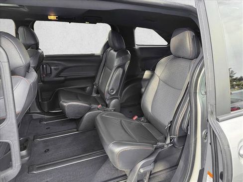Used 2022 Toyota Sienna XSE w/ XSE Plus Package FWD image 16