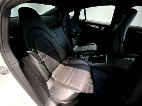 Used 2020 Porsche Panamera image 32