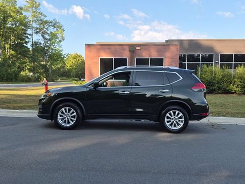Used 2018 Nissan Rogue SV AWD/4WD image 10