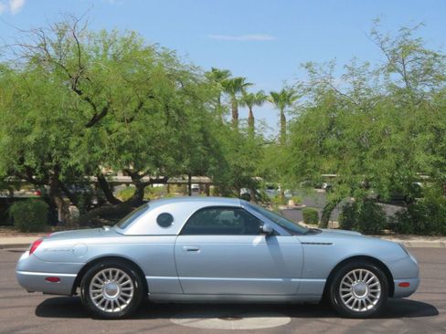 Used 2004 Ford Thunderbird RWD image 3
