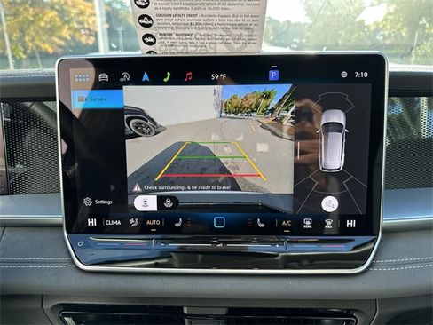 New 2025 Volkswagen Tiguan SE image 18