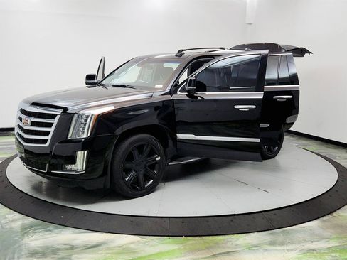 Used 2019 Cadillac Escalade Luxury AWD/4WD image 9