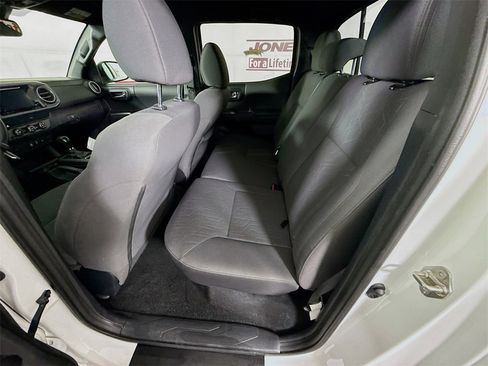 Certified 2019 Toyota Tacoma SR5 image 30