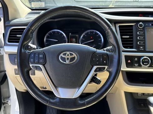 Used 2018 Toyota Highlander Limited Platinum AWD/4WD image 19