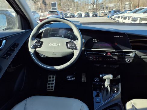 Certified 2023 Kia Niro EX Touring image 8