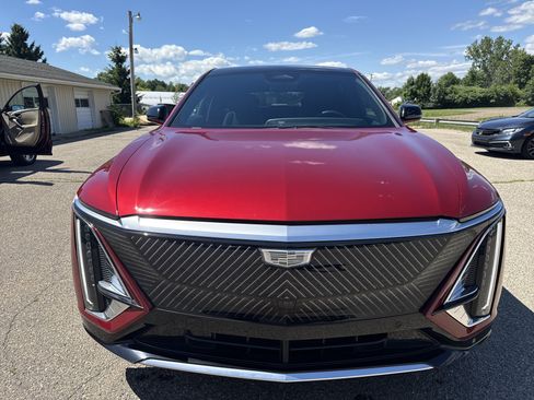 Used 2024 Cadillac Lyriq Tech AWD/4WD image 13