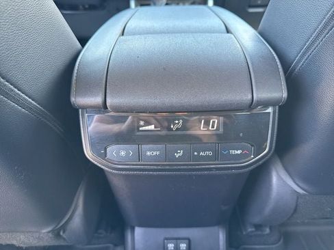 Used 2021 Toyota Highlander XLE AWD/4WD image 21