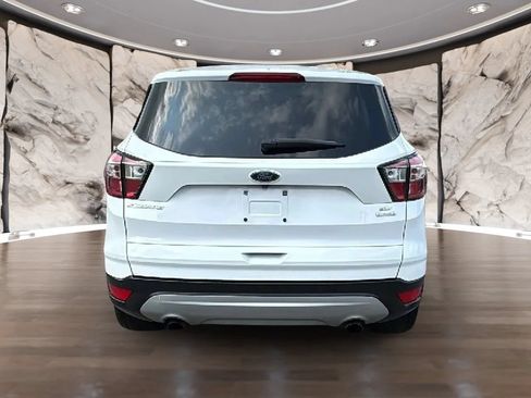 Used 2018 Ford Escape SE w/ Ford Safe & Smart Package FWD image 3