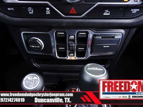 Used 2025 Jeep Gladiator Sport AWD/4WD image 26