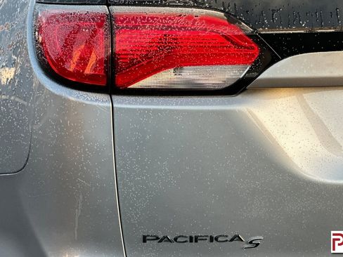 Used 2019 Chrysler Pacifica Touring Plus w/ S Appearance Package image 39
