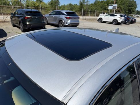 Used 2016 Lexus ES 350 w/ Premium Package w/Wood Trim FWD image 10