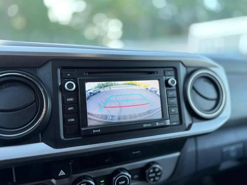 Used 2018 Toyota Tacoma SR5 AWD/4WD image 18