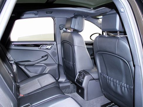 Used 2023 Porsche Macan image 23