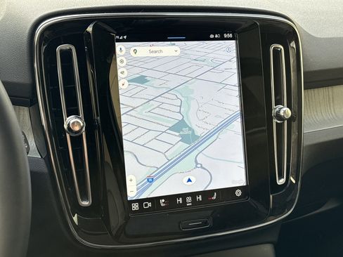 Certified 2025 Volvo XC40 B5 Core image 47