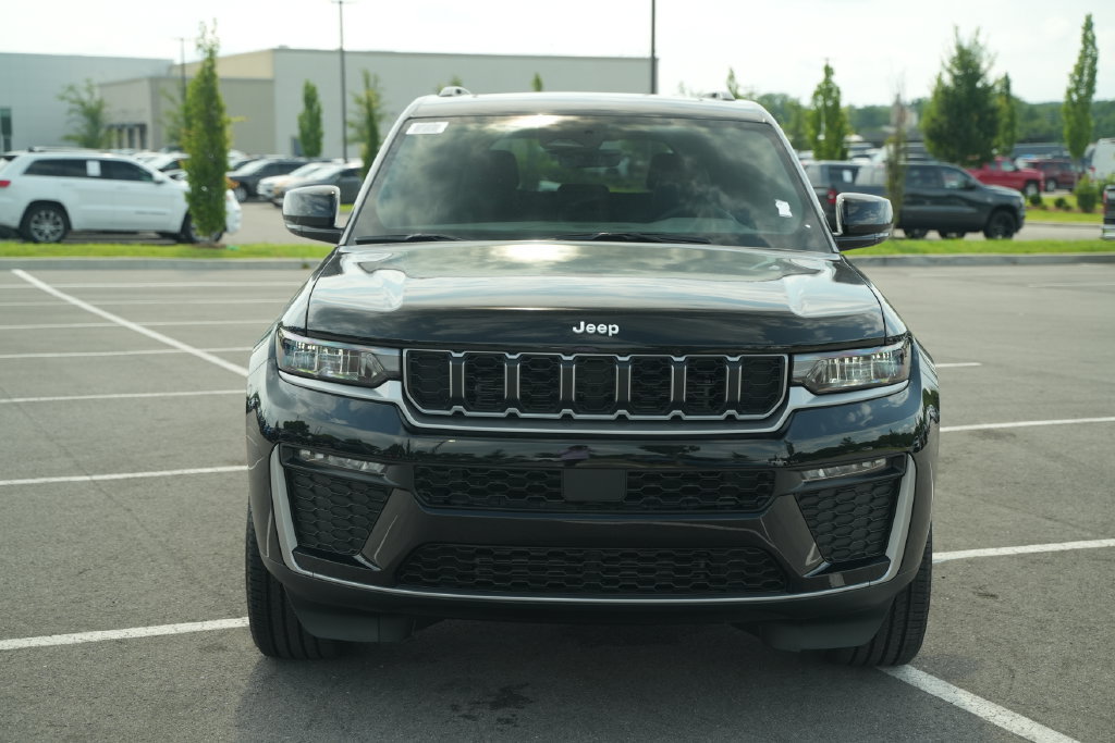New 2026 Jeep Grand Cherokee Limited w/ MOPAR Finishing Package AWD/4WD image 2