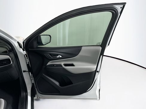 Used 2020 Chevrolet Equinox LS FWD image 31