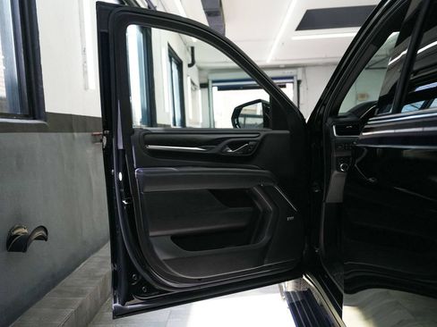 Used 2021 GMC Yukon XL Denali w/ Denali Ultimate Package AWD/4WD image 10