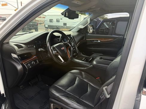 Used 2016 Cadillac Escalade Luxury RWD image 8