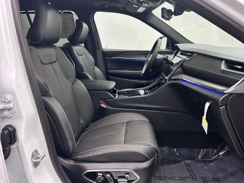 New 2025 Jeep Grand Cherokee Overland w/ Adv Protech Group III image 17