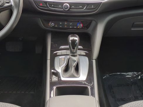 Used 2018 Buick Regal Preferred w/ Sights and Sounds Package image 20